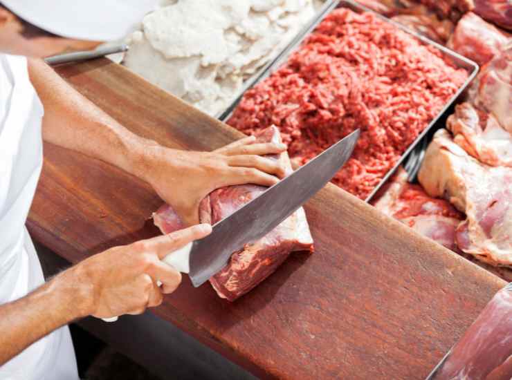 Carne al supermercato etichetta - Moralizzatore.it (Fonte Foto Canva)