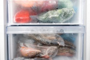 Alimenti congelati in freezer