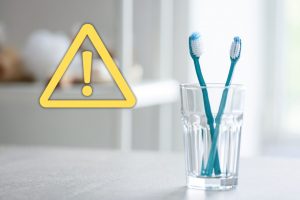 Attenzione allo spazzolino da denti sulla mensola