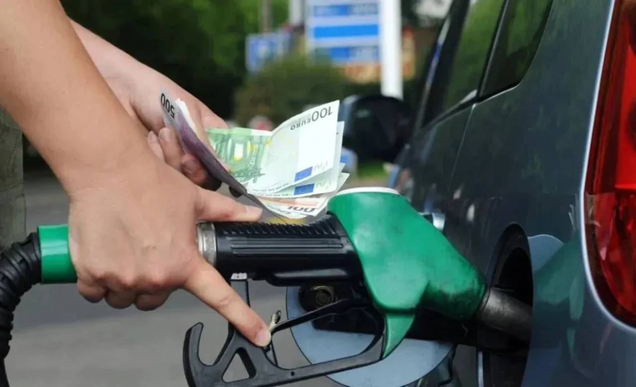 Manomissione distributori di benzina