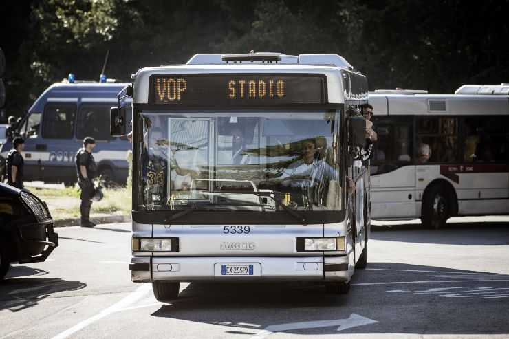 Cambia l'età per la patente di guida degli autobus