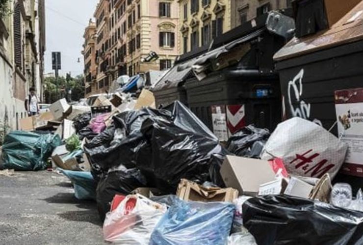 Rifiuti in eccesso a Roma