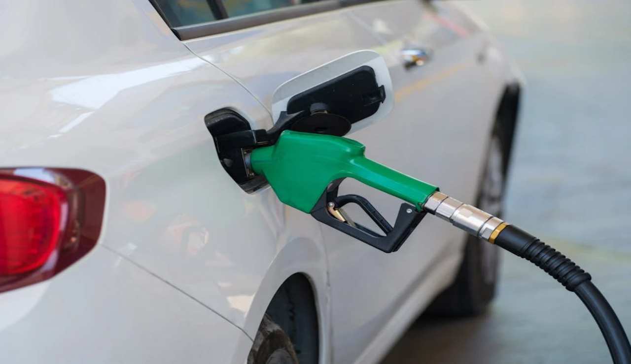 Fare benzina (pexels) - moralizzatore.it