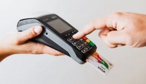 Pagamento con Pos (pexels) - moralizzatore.it