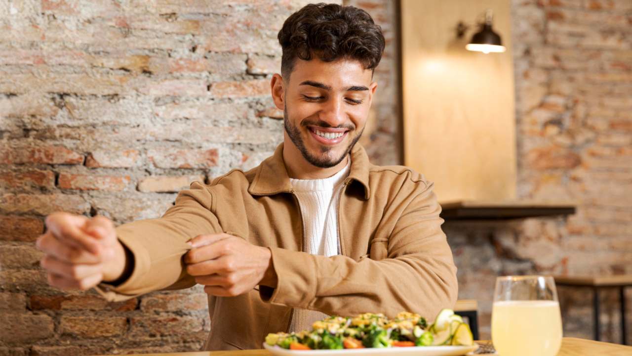 Se non bevi mangi gratis, non toccare alcol e la cena te la paga il ristorante